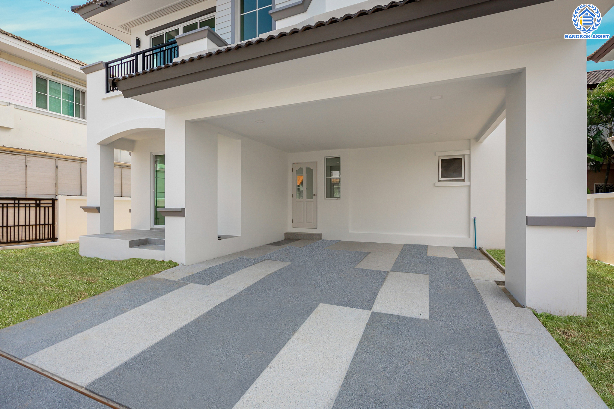 บ้านมือสองตกแต่งใหม่ ม.นันทวัน วัชรพล แบรนด์ LH เนื้อที่ 53.2 ตร.ว. ฟังก์ชัน 3 ห้องนอน 3 ห้องน้ำ จอดรถได้ 2 คัน Facilities ครบครัน บนทำเลเชื่อมต่อหลายเส้นทาง ถ.รามอินทรา ถ.สายไหม และถ.พหลโยธิน ใกล้สนามบินดอนเมือง ทางด่วน "ศรีรัช" และ เซ็นทรัลรามอินทรา